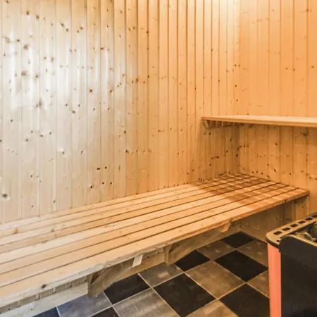 펜션 Lovely Home In Tarm With Sauna *